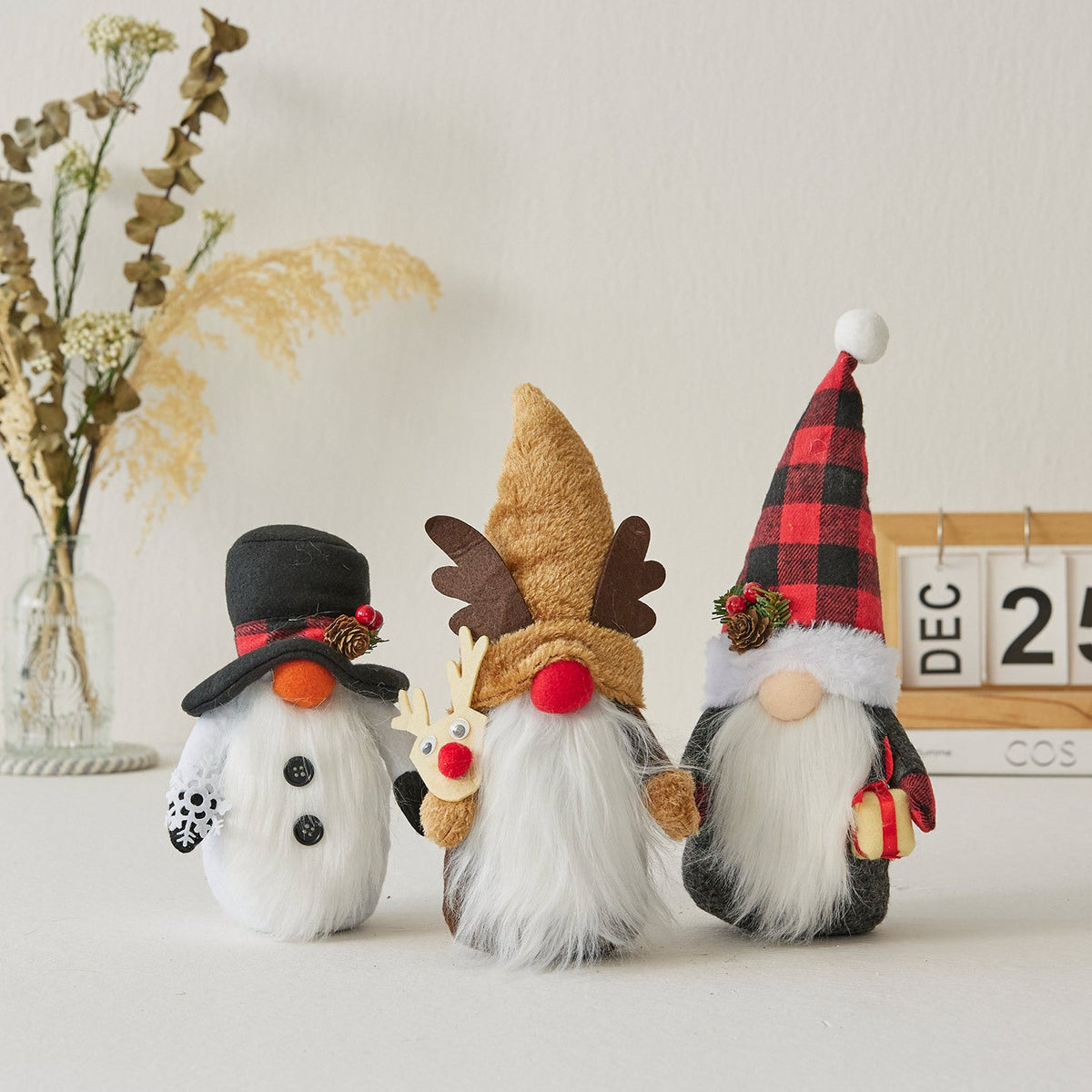 Decorative gnomes and Christmas figures made of fabric