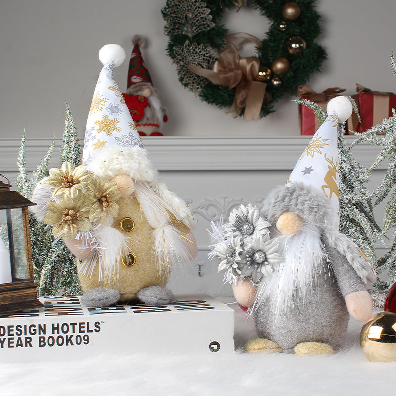 Gnome figure with hat in gold and silver look