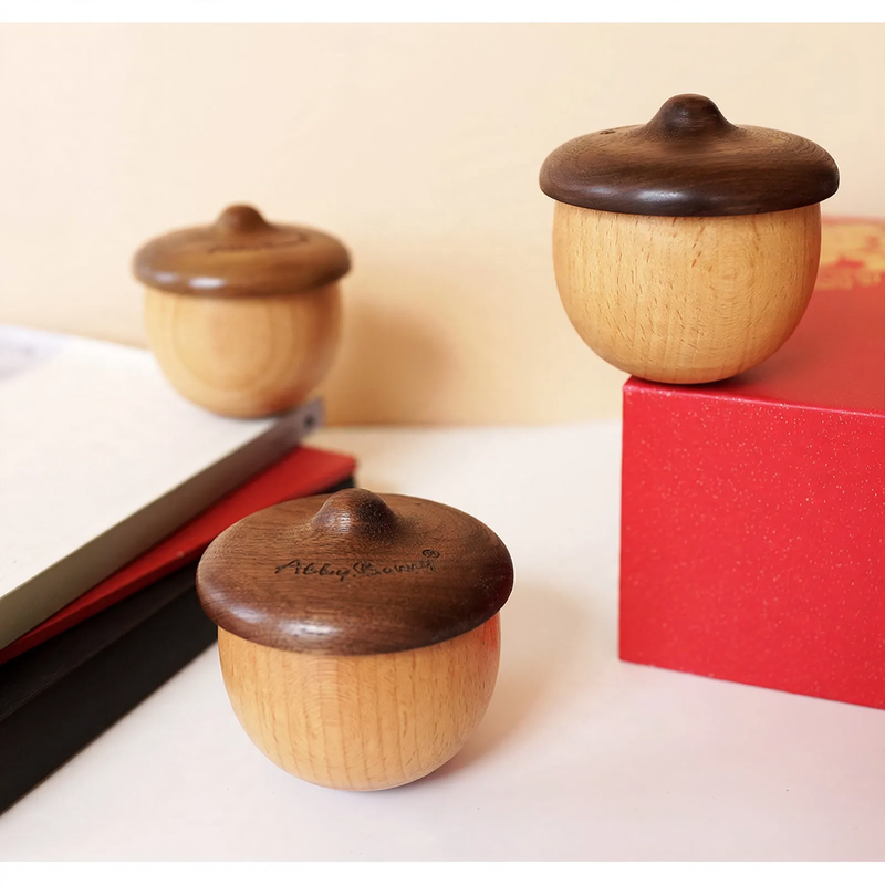 Acorn music box made of beech wood, hand-operated