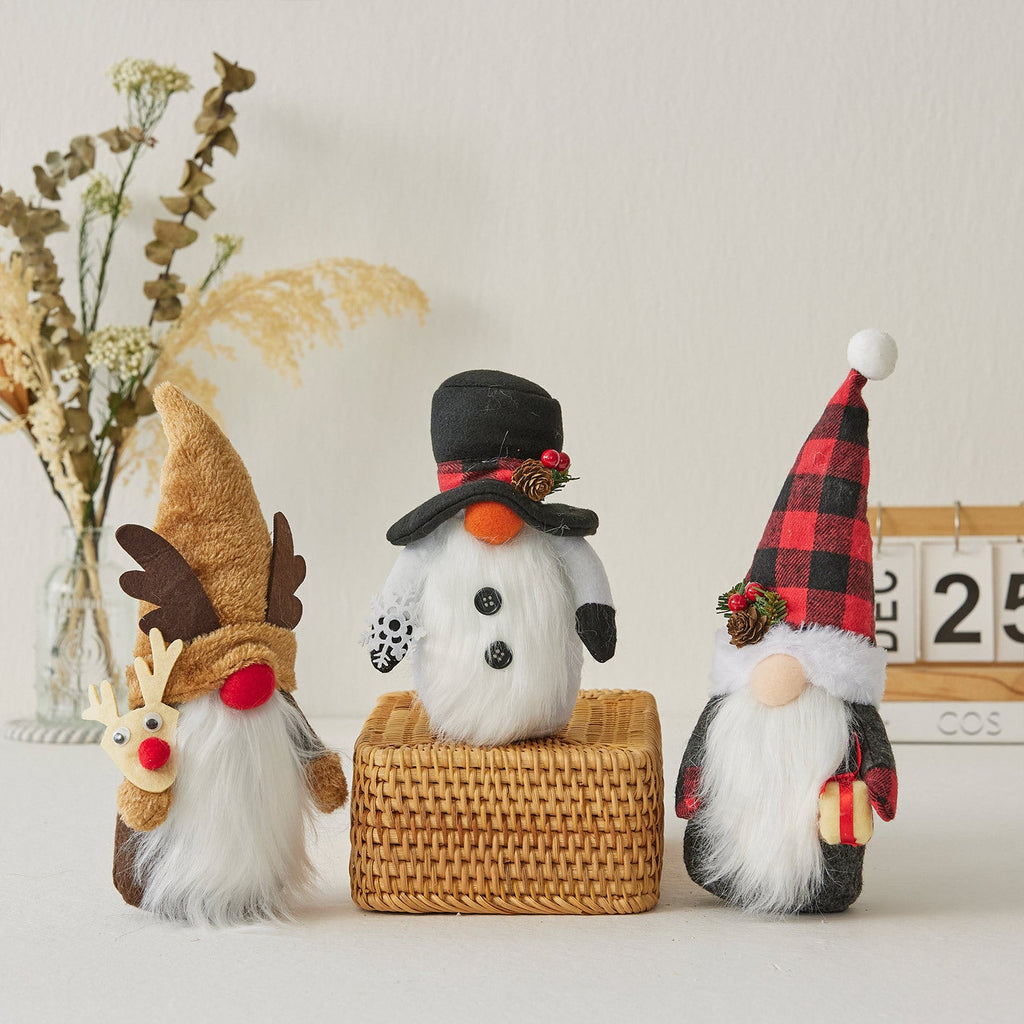 Decorative gnomes and Christmas figures made of fabric