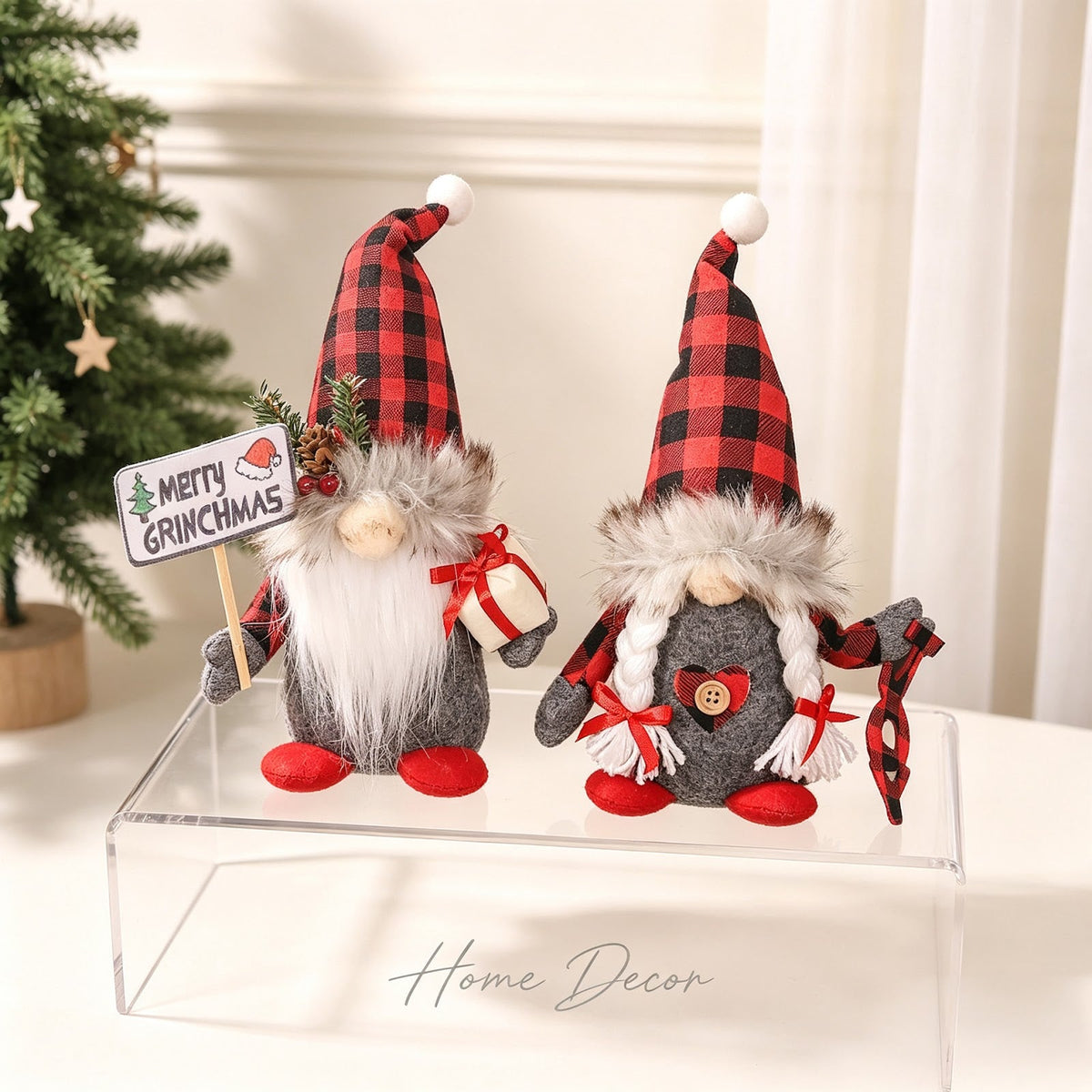 Gnome figure with red-black checkered hat
