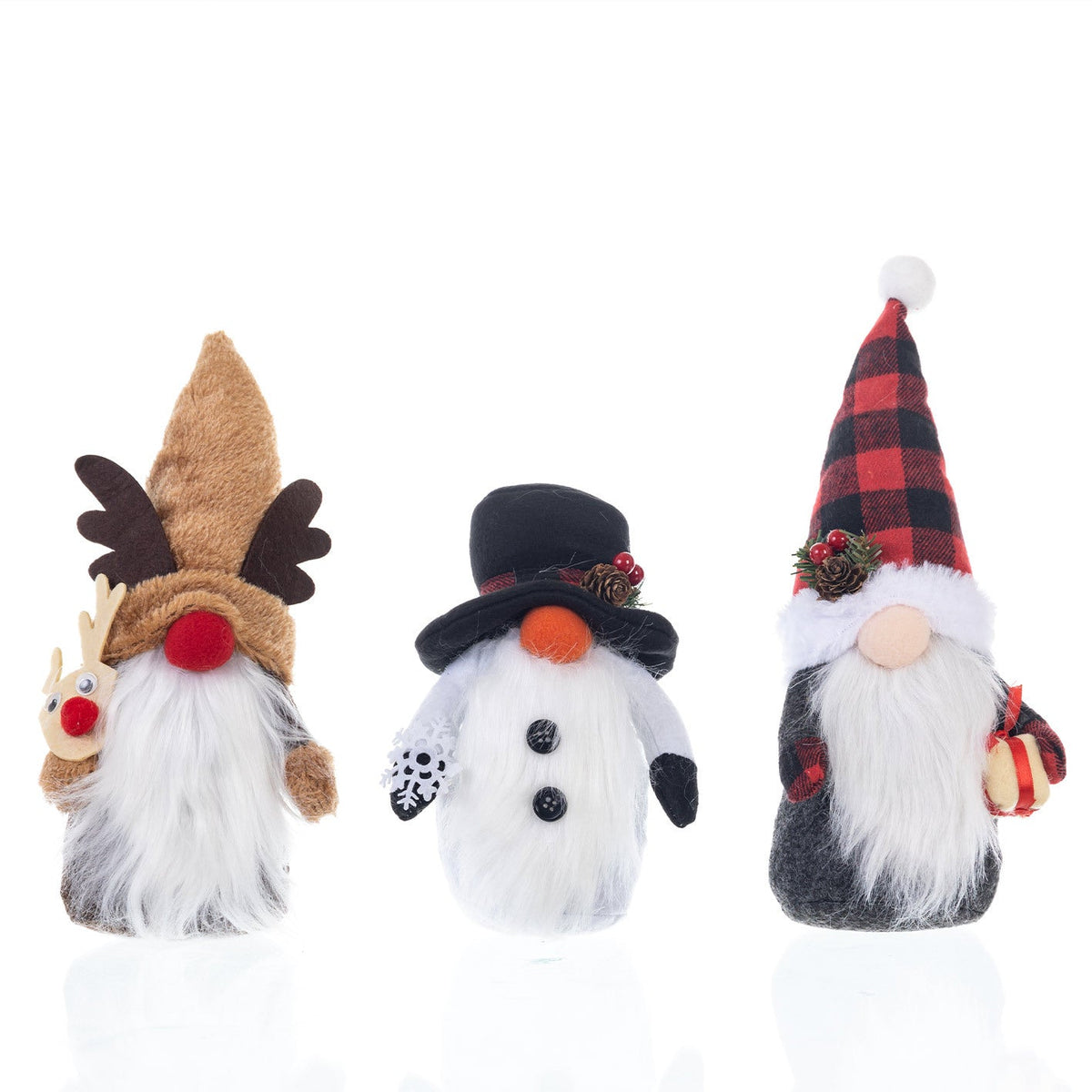 Decorative gnomes and Christmas figures made of fabric