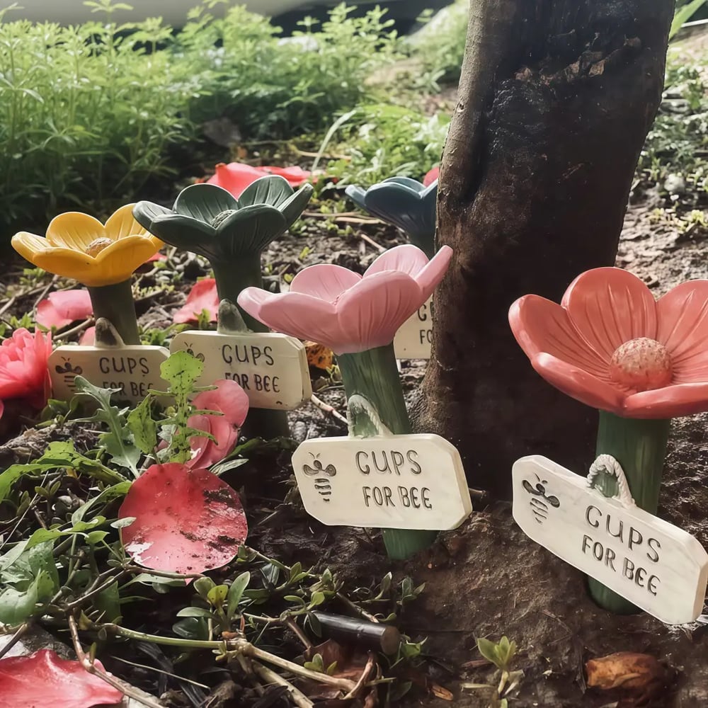 Flower Shaped Bee Watering Station for Garden and Outdoor Use